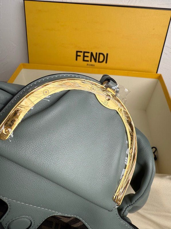 Сумка шкіряна FENDI Spy Small 32 см фото 4