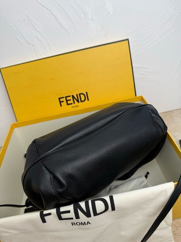Сумка шкіряна FENDI Spy Small 32 см фото 5