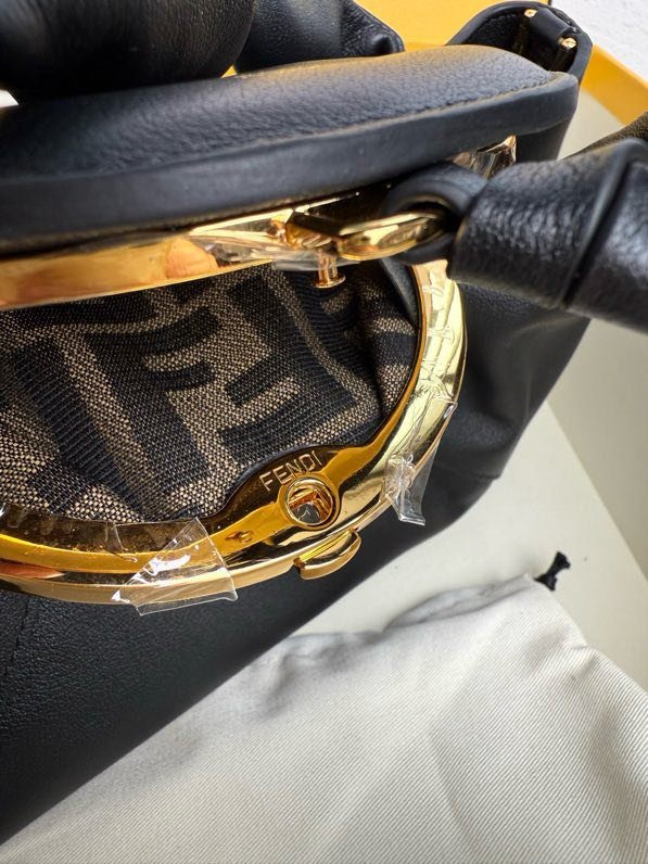 Сумка шкіряна FENDI Spy Small 32 см фото 9
