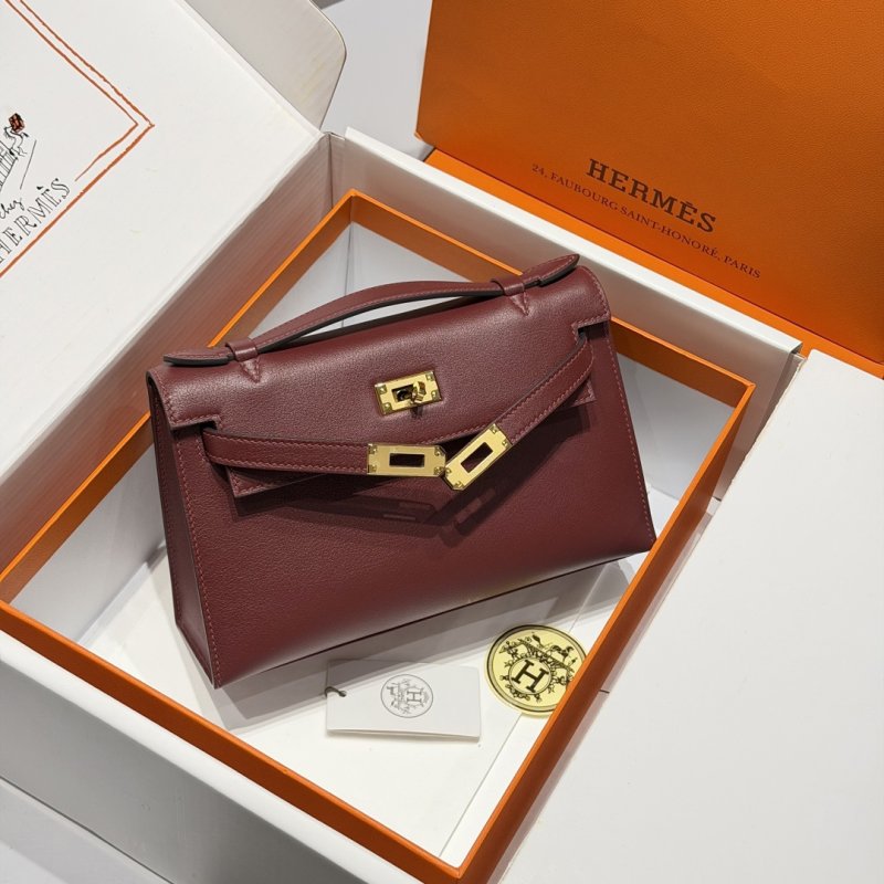 A bag leather Kelly Pochett Swift 22 cm