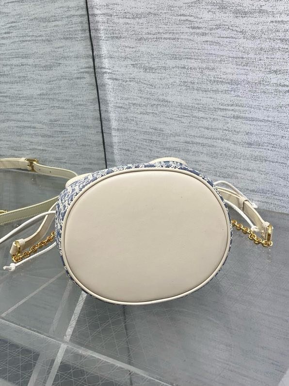 Сумка кожаная Miss Caro 16 см фото 9