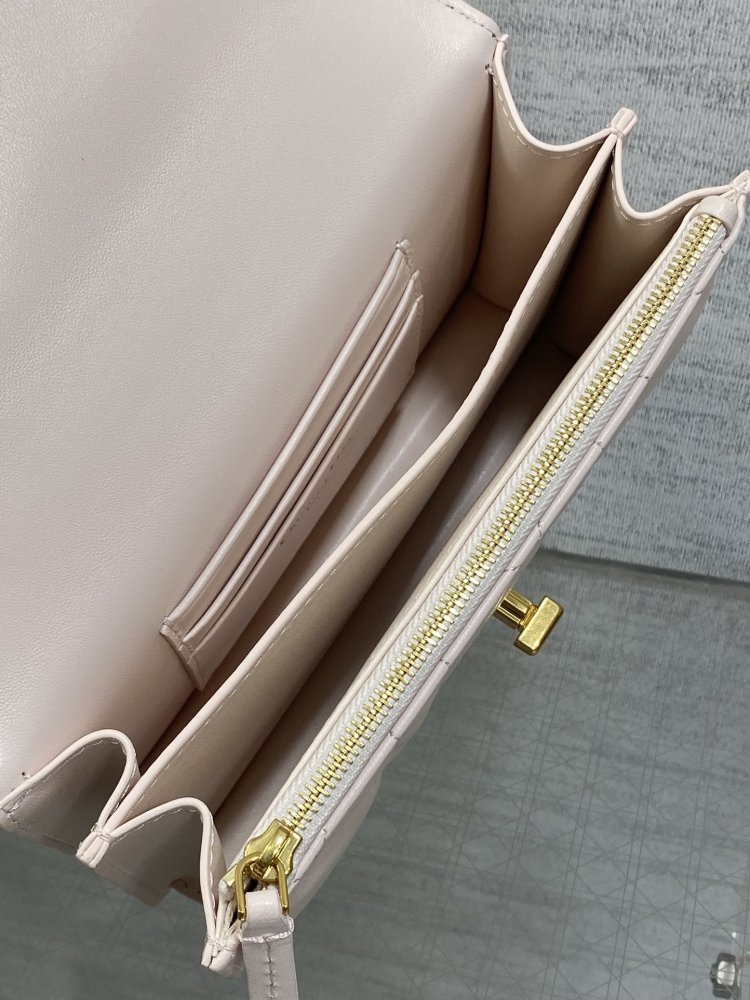 Сумка шкіряна Miss Caro 17 см фото 7