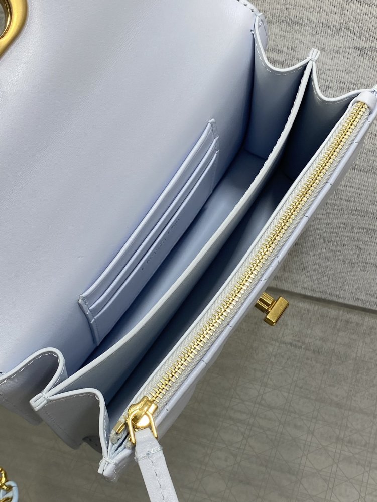 Сумка шкіряна Miss Caro 17 см фото 7