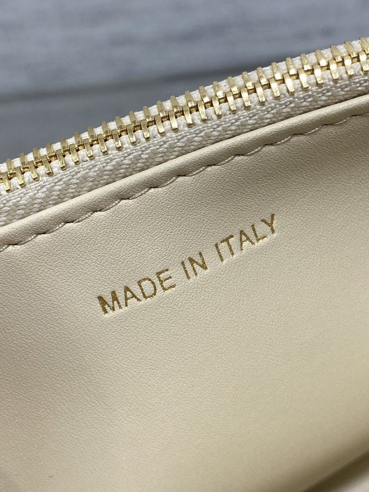 Сумка шкіряна Miss Caro 17 см фото 9