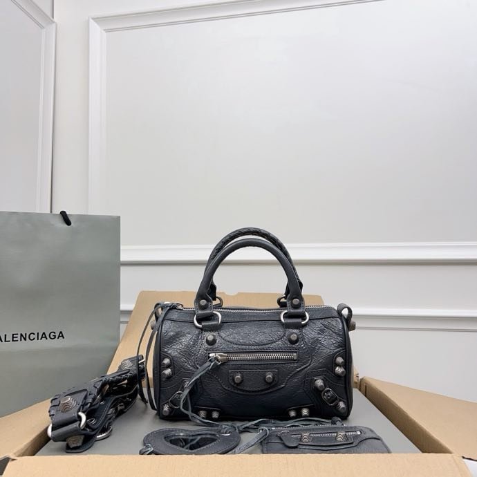 Сумка кожаная Neo Cagole 20 см