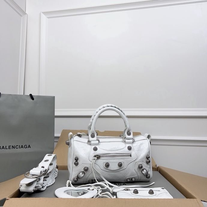 Сумка кожаная Neo Cagole 20 см