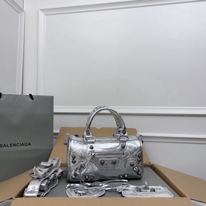 Сумка кожаная Neo Cagole 20 см