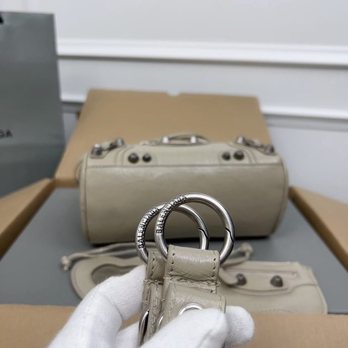 Сумка кожаная Neo Cagole 20 см фото 3