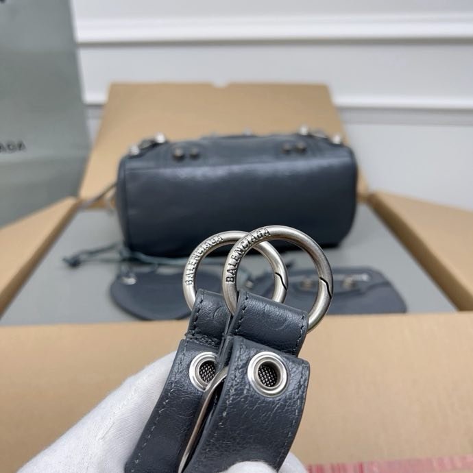 Сумка кожаная Neo Cagole 20 см фото 4