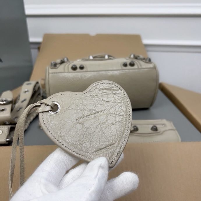 Сумка кожаная Neo Cagole 20 см фото 4