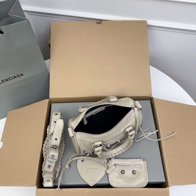 Сумка кожаная Neo Cagole 20 см фото 6