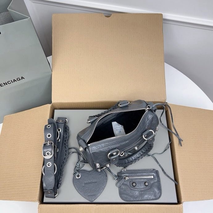 Сумка кожаная Neo Cagole 20 см фото 7