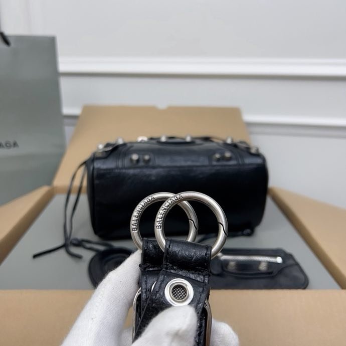 Сумка кожаная Neo Cagole 20 см фото 8