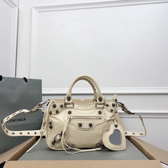 Сумка кожаная Neo Cagole 24 см