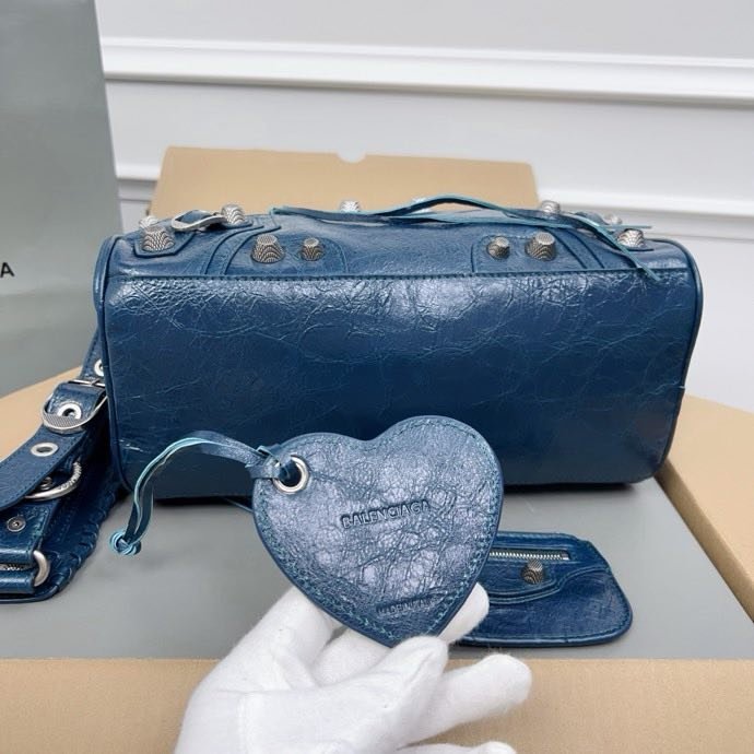 Сумка кожаная Neo Cagole 30 см фото 2