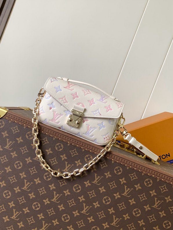 Сумка шкіряна Pochette Métis East West 21 см