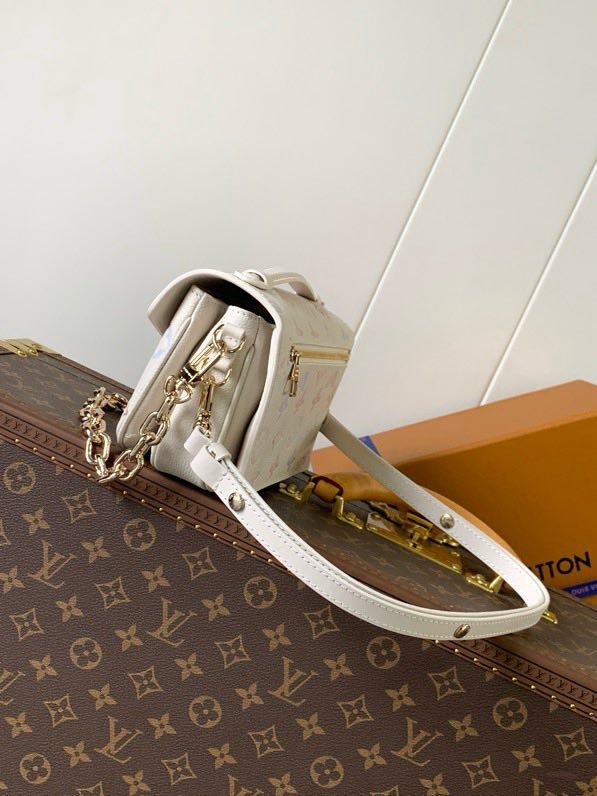 Сумка шкіряна Pochette Métis East West 21 см фото 6