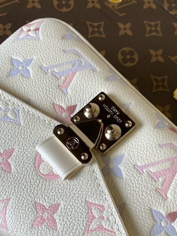 Сумка шкіряна Pochette Métis East West 21 см фото 8