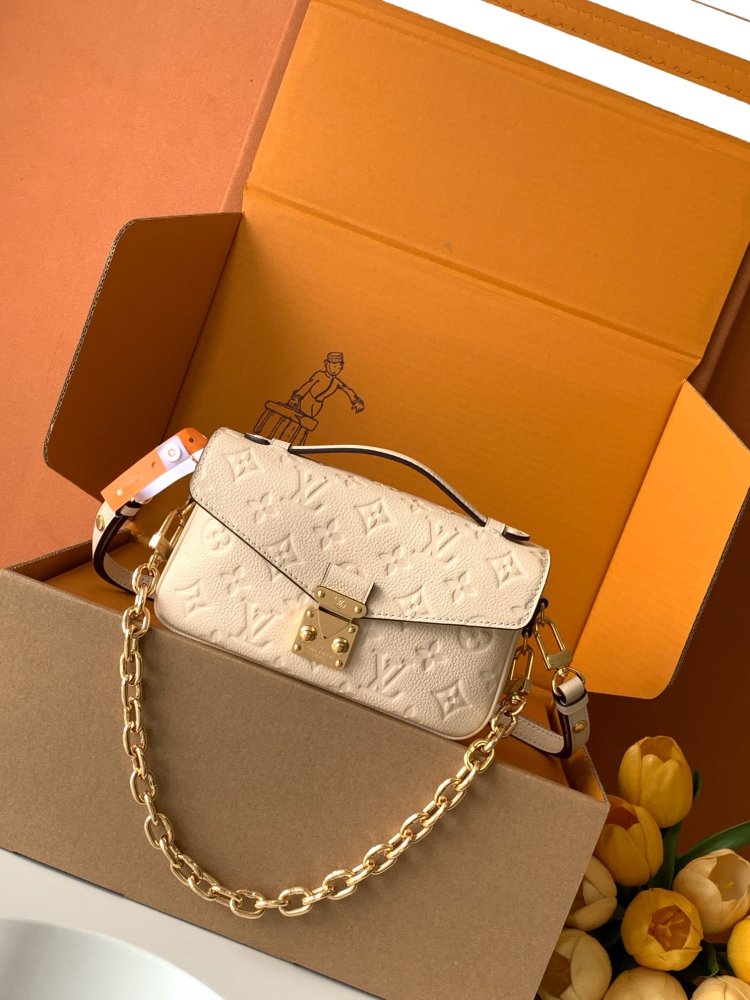 Сумка кожаная Pochette Metis East West 21 см