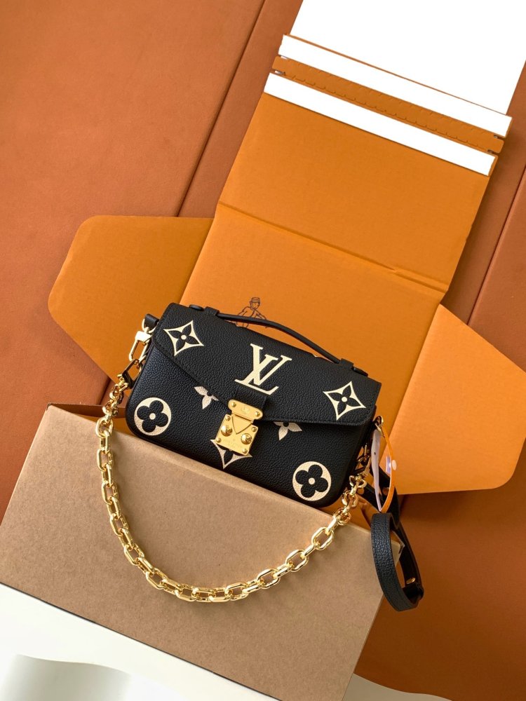 Сумка кожаная Pochette Metis East West 21 см