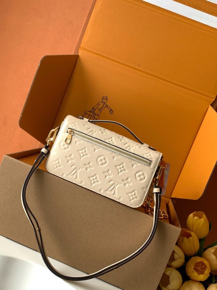 Сумка кожаная Pochette Metis East West 21 см фото 2