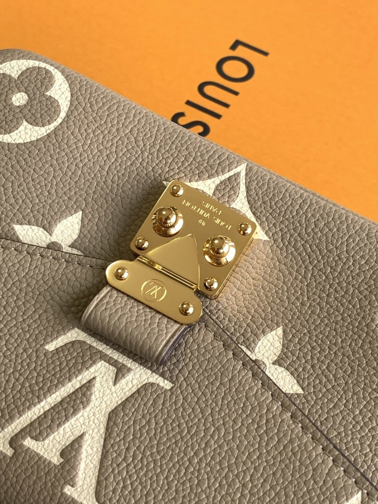 Сумка кожаная Pochette Metis East West 21 см фото 5