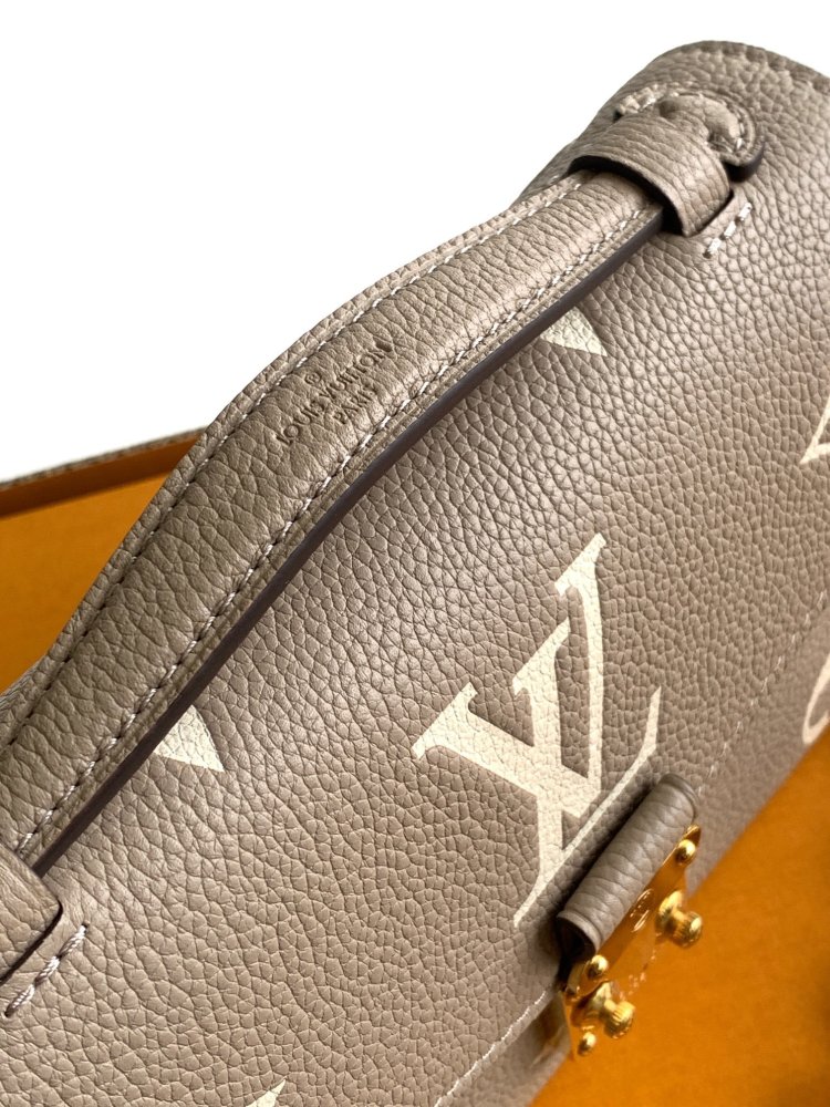 Сумка кожаная Pochette Metis East West 21 см фото 6