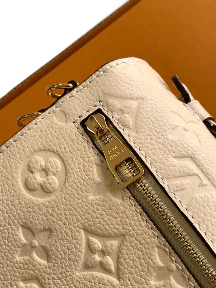 Сумка кожаная Pochette Metis East West 21 см фото 8