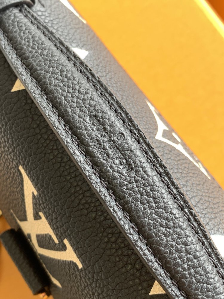 Сумка кожаная Pochette Metis East West 21 см фото 8