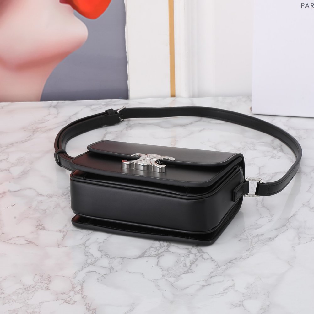 Сумка кожаная TRIOMPHE 19 см фото 6