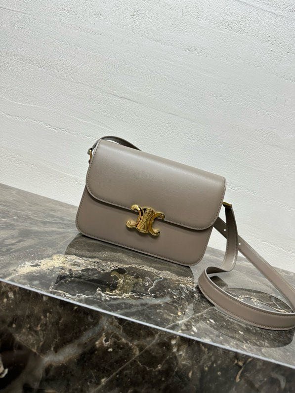 Сумка кожаная TRIOMPHE 22 см