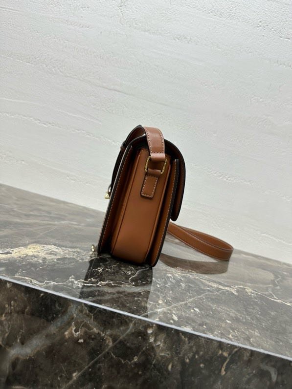 Сумка кожаная TRIOMPHE 22 см фото 3