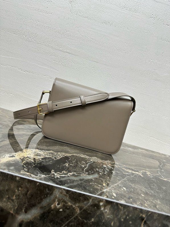 Сумка кожаная TRIOMPHE 22 см фото 3