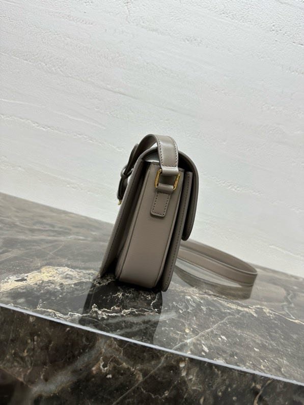 Сумка кожаная TRIOMPHE 22 см фото 6