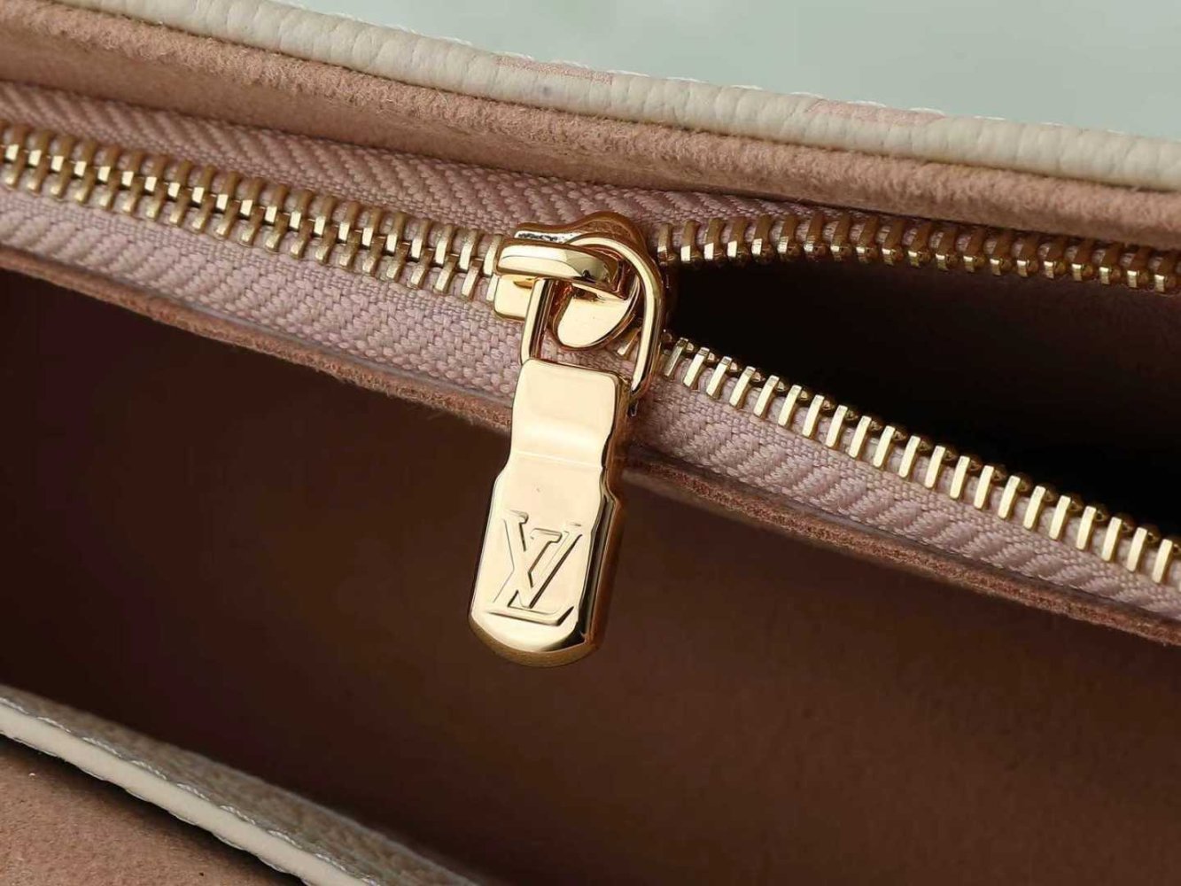 Сумка шкіряна Wallet on Chain Ivy 23 см фото 10