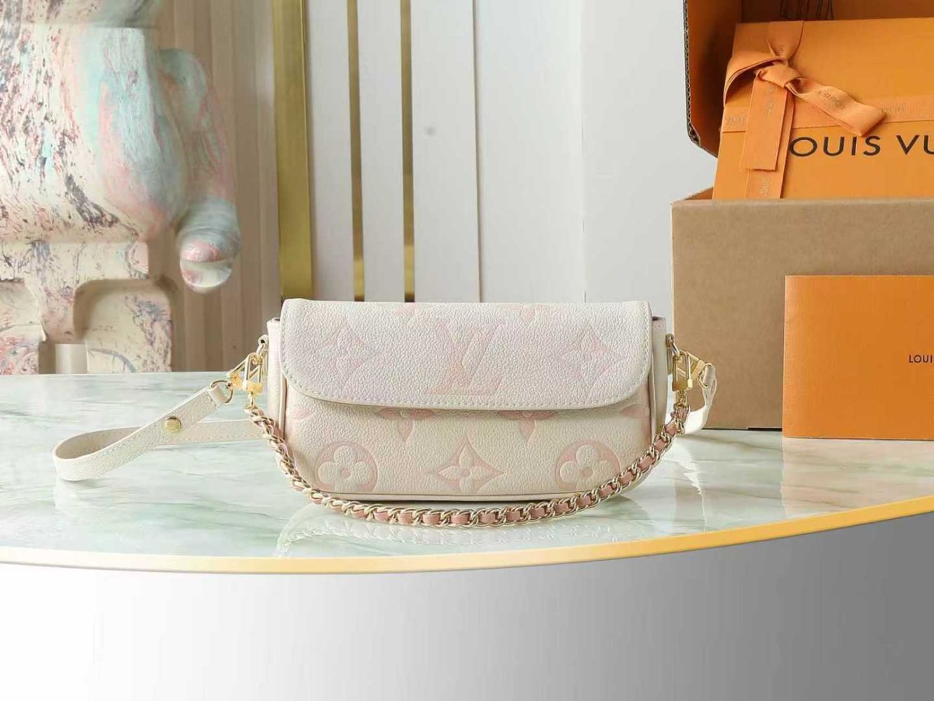 Сумка шкіряна Wallet on Chain Ivy 23 см