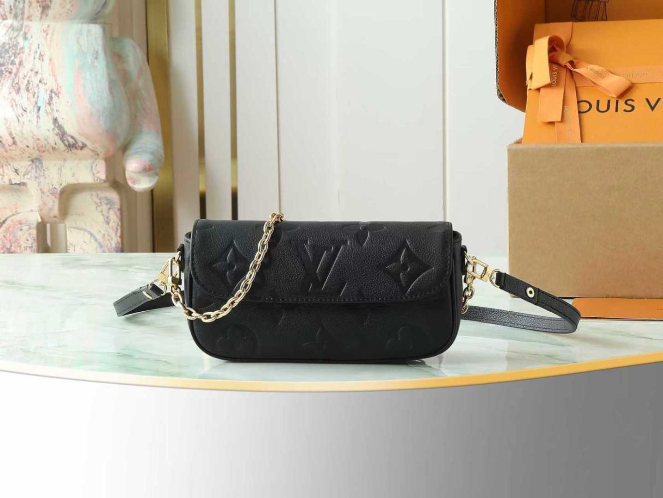 Сумка кожаная Wallet on Chain Ivy 23 см