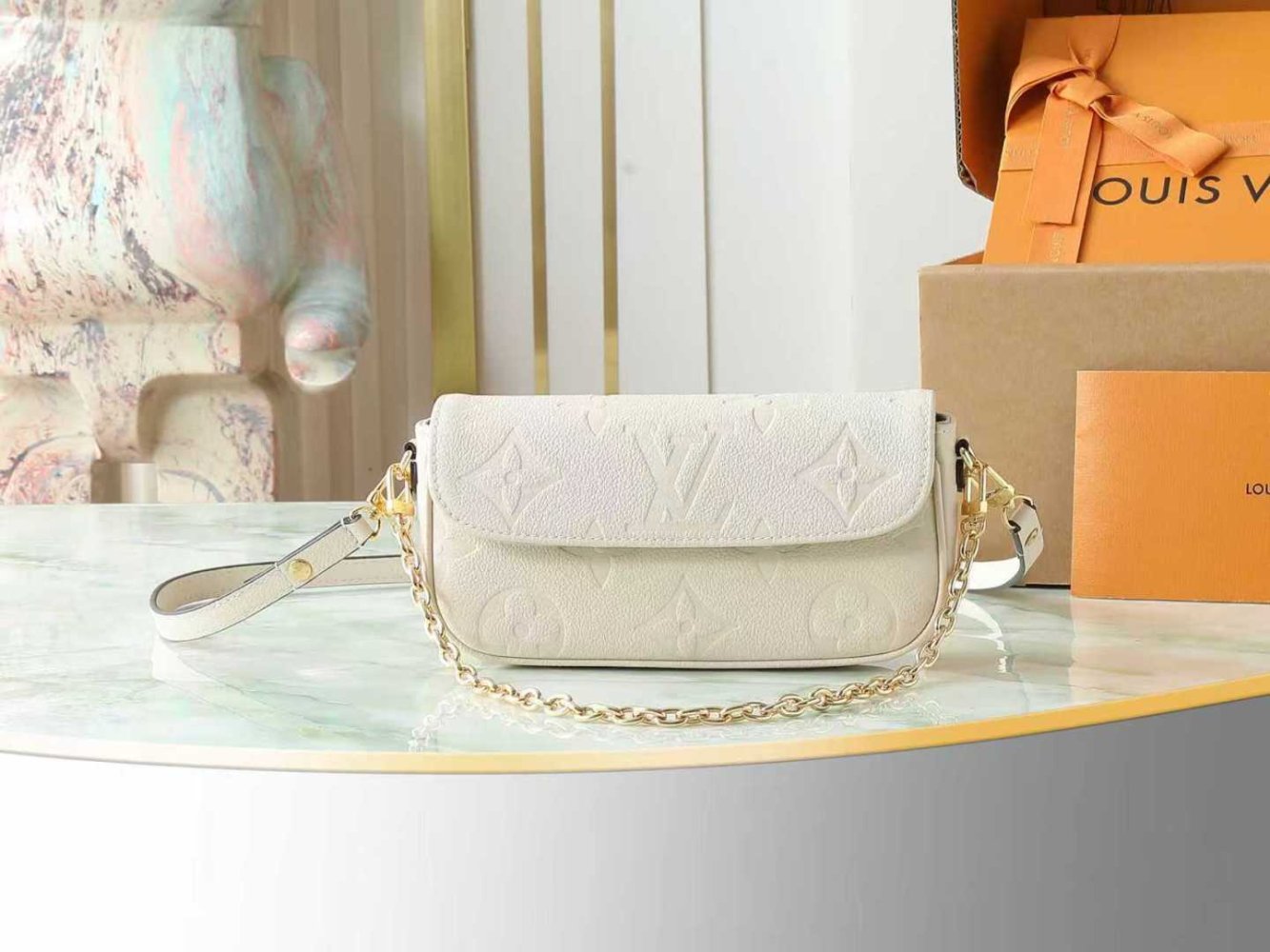 Сумка шкіряна Wallet on Chain Ivy 23 см