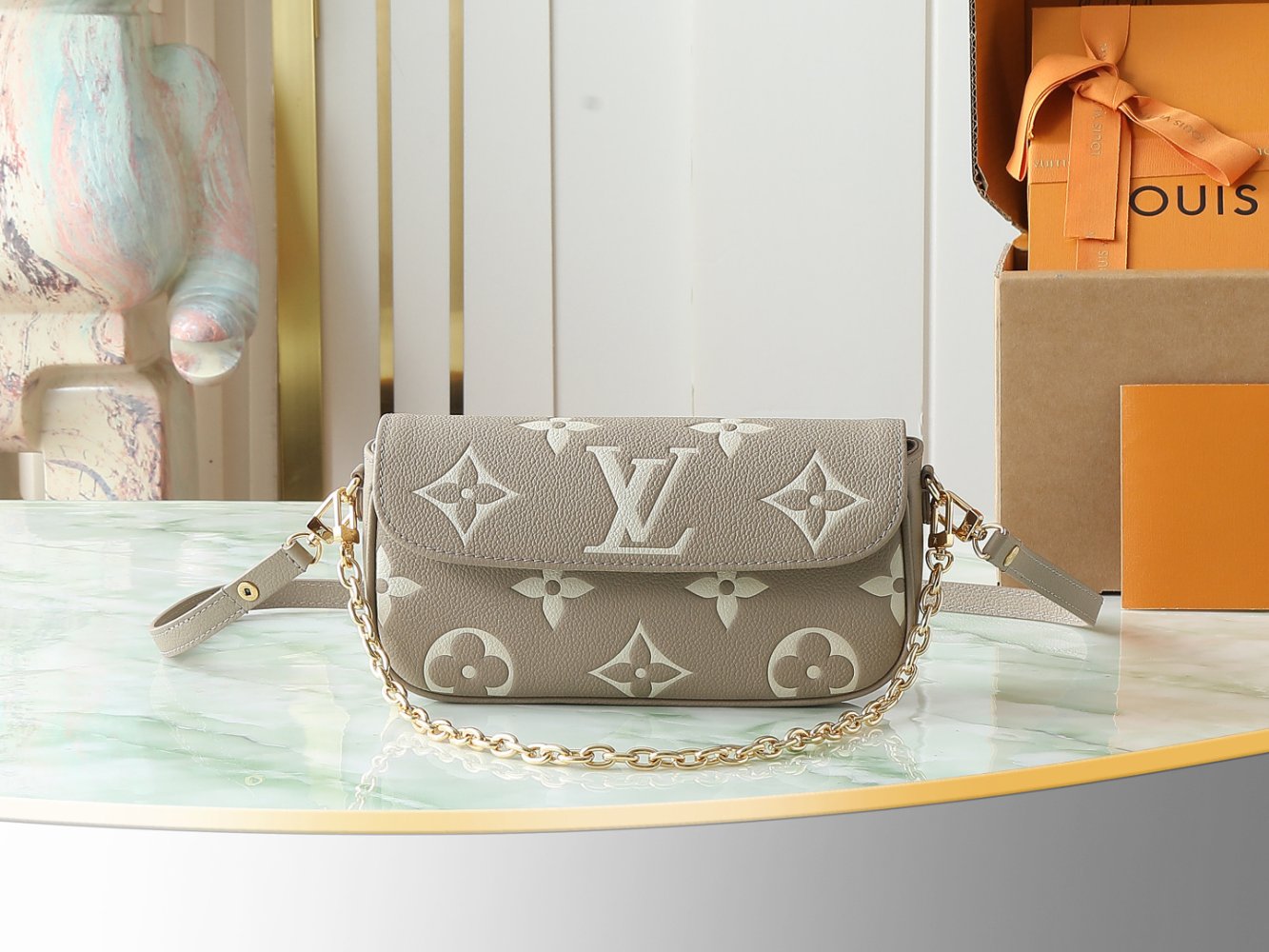 Сумка кожаная Wallet on Chain Ivy 23 см