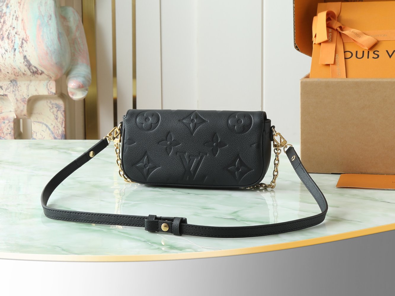 Сумка кожаная Wallet on Chain Ivy 23 см фото 3