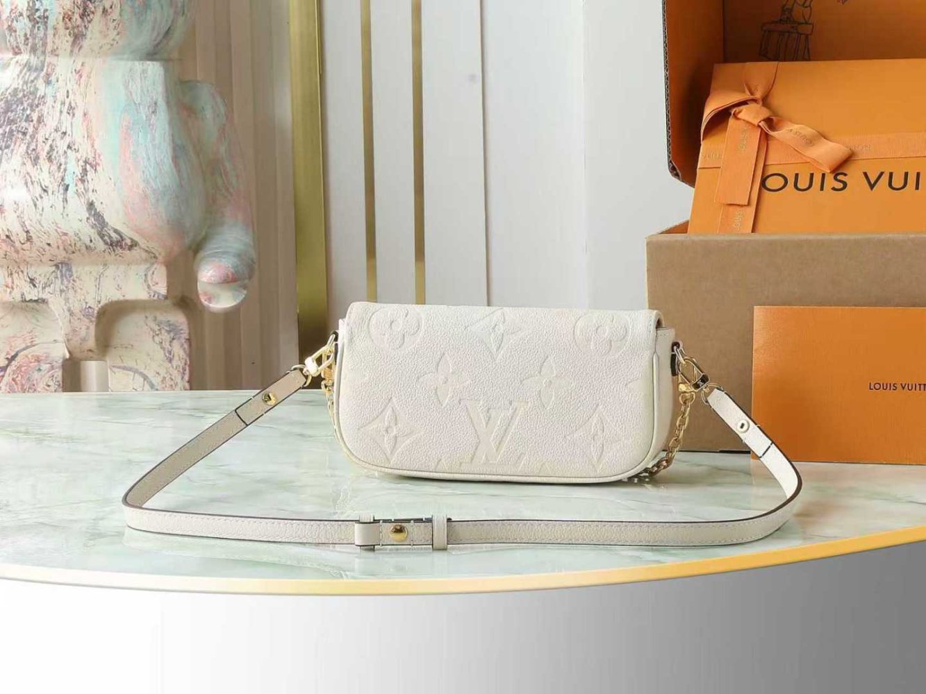 Сумка шкіряна Wallet on Chain Ivy 23 см фото 3