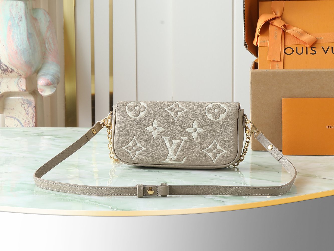 Сумка кожаная Wallet on Chain Ivy 23 см фото 3