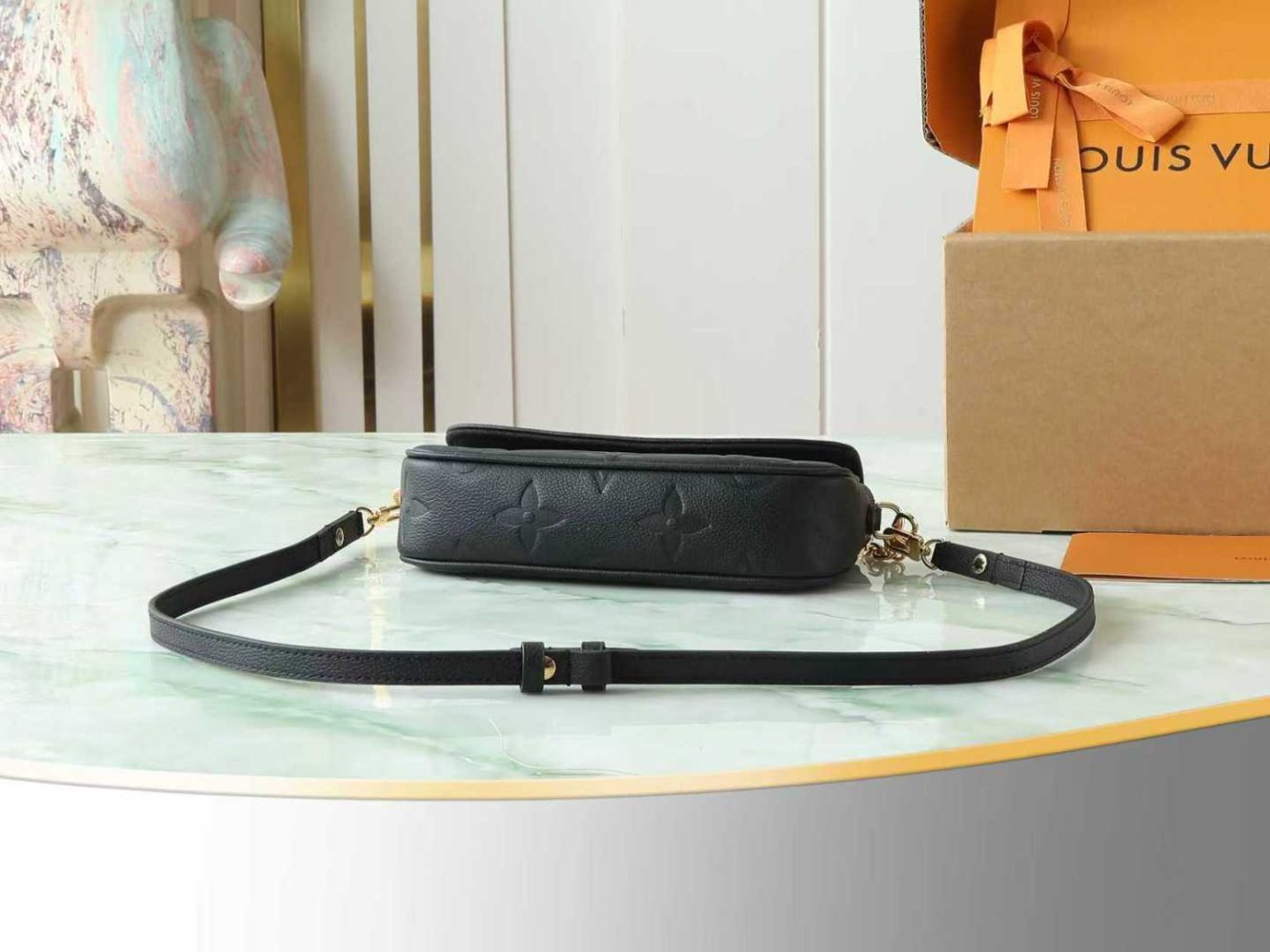 Сумка кожаная Wallet on Chain Ivy 23 см фото 4