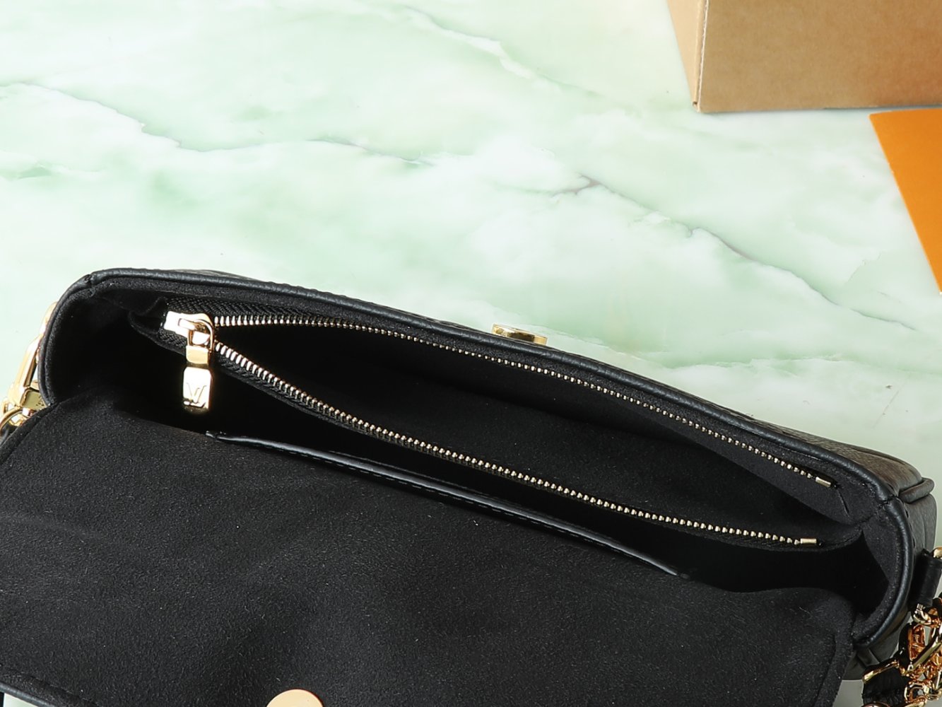 Сумка кожаная Wallet on Chain Ivy 23 см фото 7