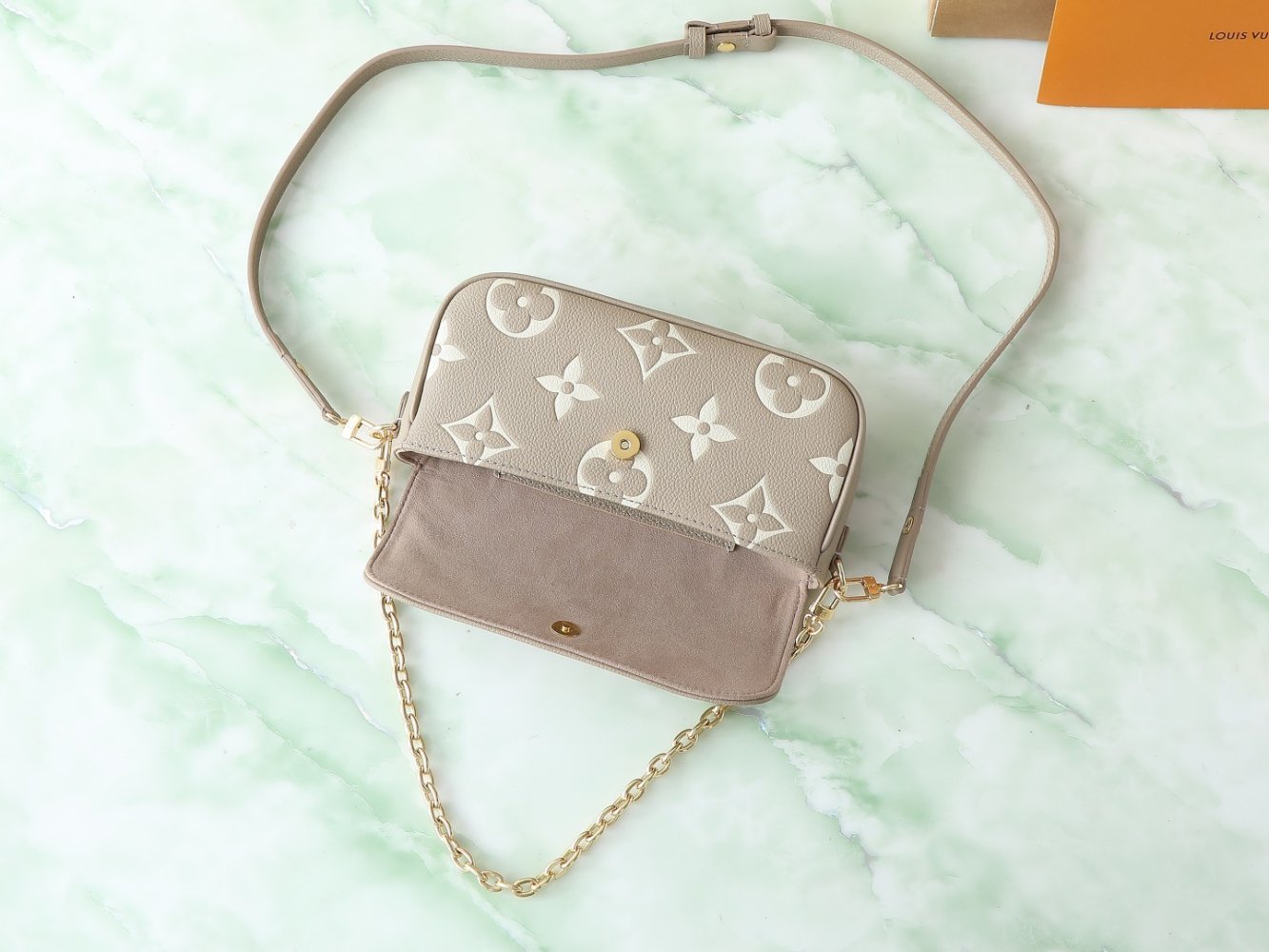 Сумка кожаная Wallet on Chain Ivy 23 см фото 7