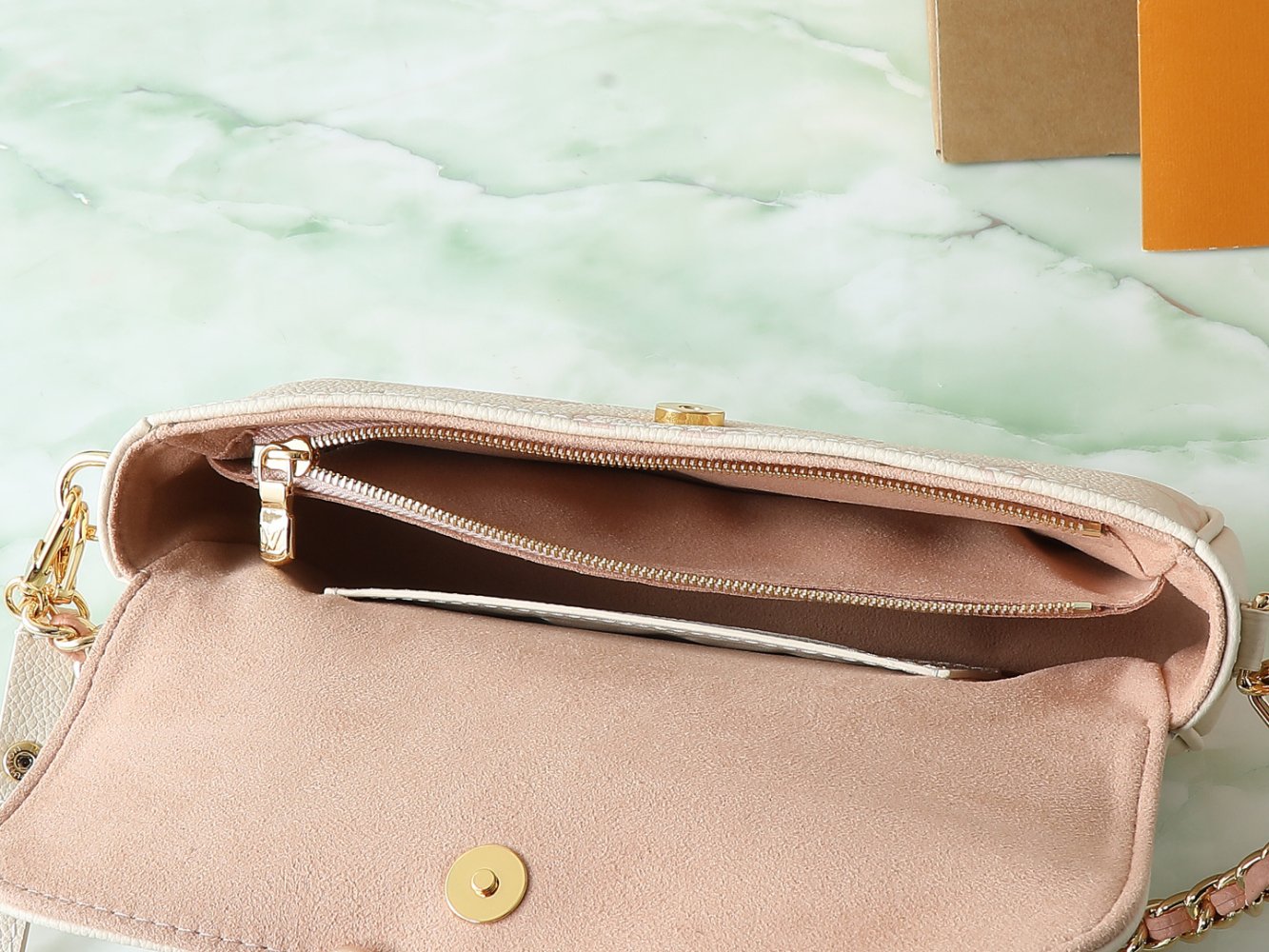 Сумка шкіряна Wallet on Chain Ivy 23 см фото 8