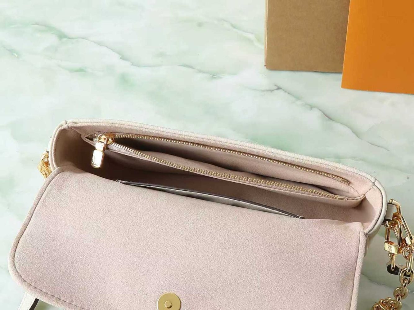 Сумка шкіряна Wallet on Chain Ivy 23 см фото 8