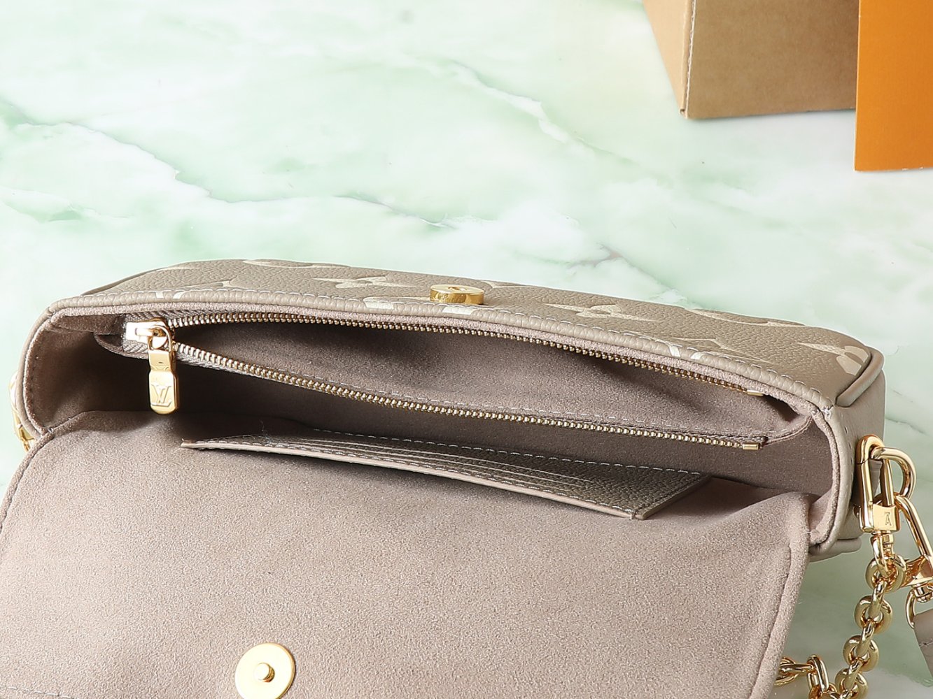 Сумка кожаная Wallet on Chain Ivy 23 см фото 8