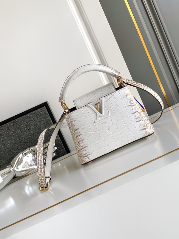 Сумка кожаная женская Capucines 21 см гималайский крокодил