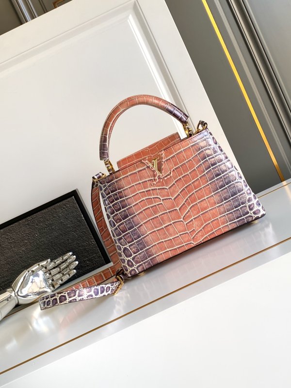 Сумка кожаная женская Capucines 27 см янтарная кожа крокодила
